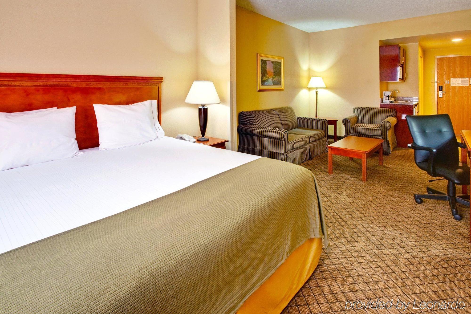Holiday Inn Express & Suites Greenwood Εξωτερικό φωτογραφία
